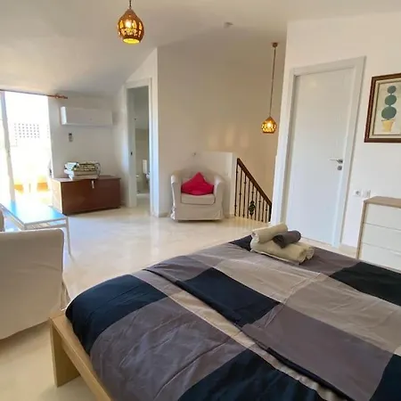 3 Bedroom Penthouse Close By Parque De La Paloma Apartment